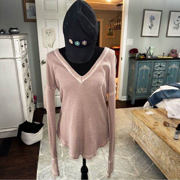 Free People/ We the Free washed out mauve long sleeve ribbed & waffle V-neck MED - Picture 5 of 15